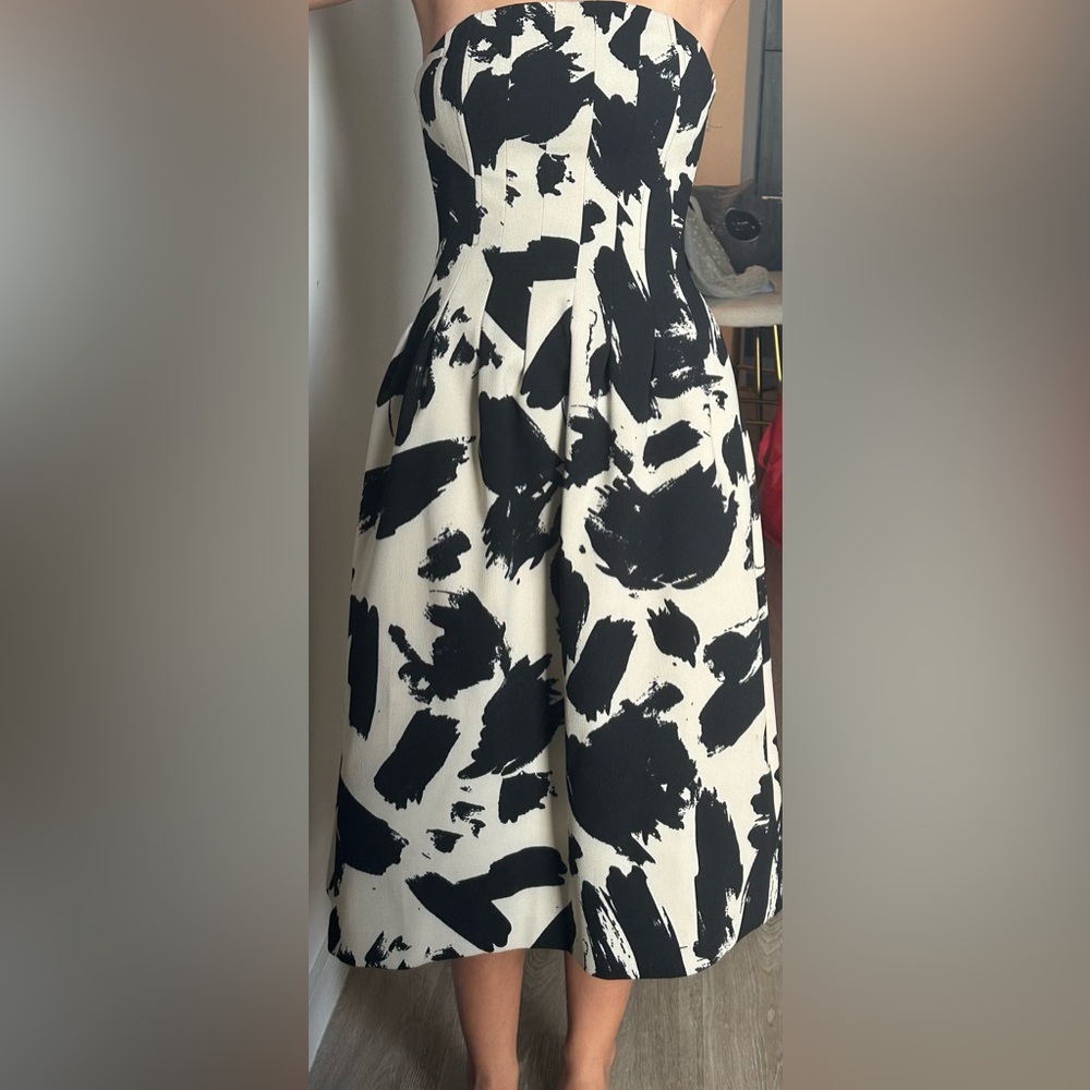 Black and Beige Elegant Strapless Dress.